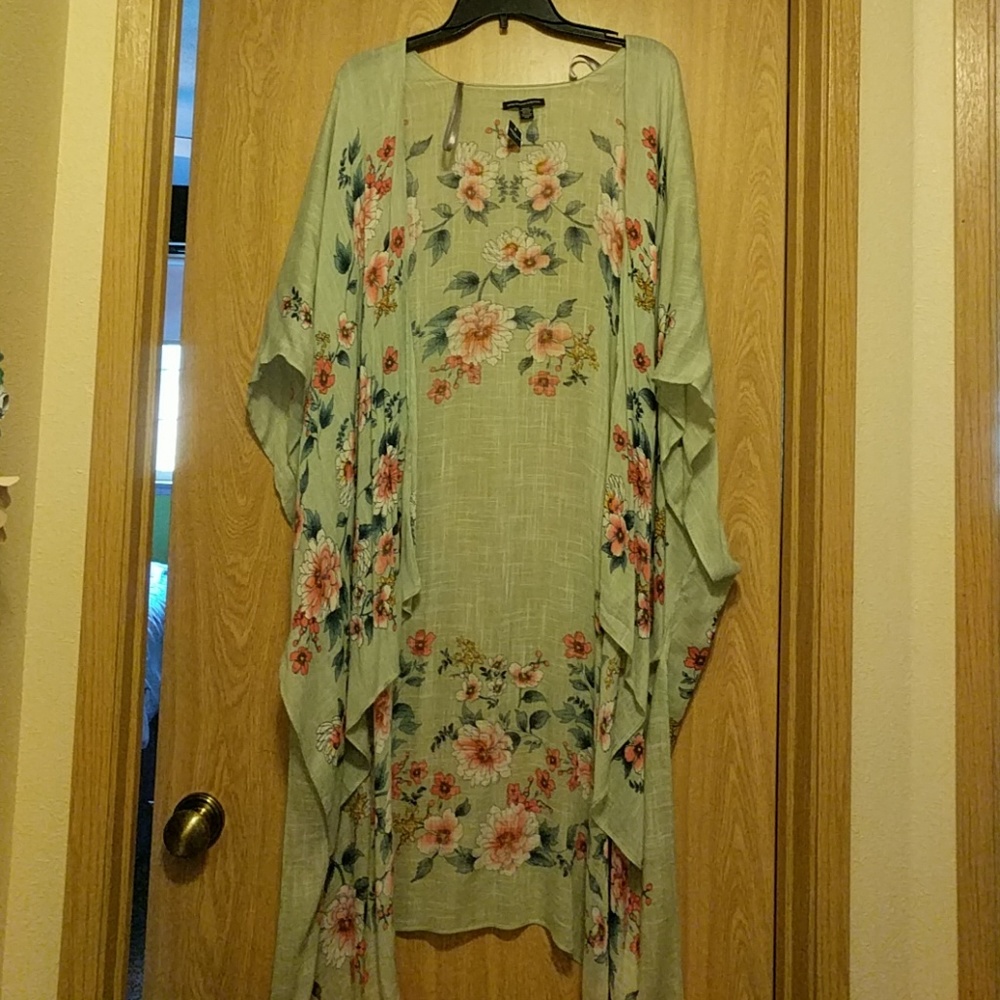 NWT Floral Kimono